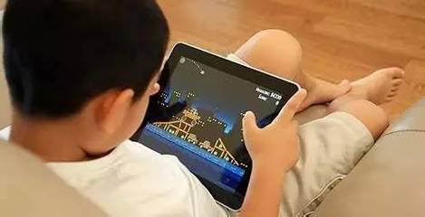 電子產(chǎn)品只是傷孩子的眼睛？——全方位透視電子產(chǎn)品對(duì)兒童的影響